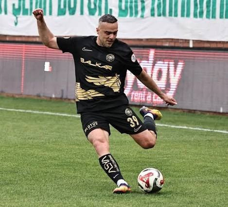 Çorum FK'yı bıraktı İstanbul takımıyla anlaştı - Resim : 2