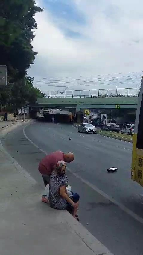 istanbul-alt-gecide-carpan-tir-iett-o-360706-99740.jpg