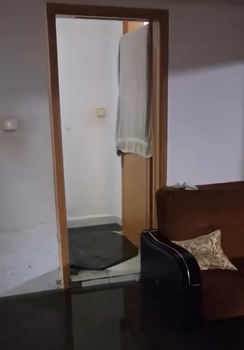 20 araç çukura gömüldü sokaklarda kayalar yüzdü! Yurdun dört bir yanından sağanak manzaraları - Resim : 8