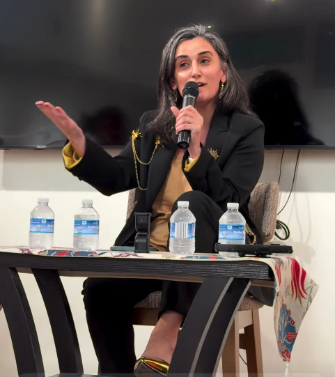 Canan Dağdeviren Aşık Veysel'den Karatoprak'ı söyledi Aziz Sancar da dinledi - Resim : 1