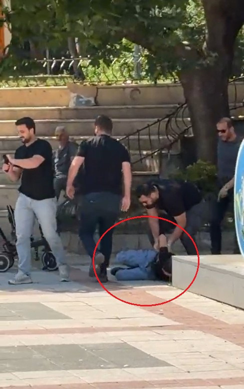 Bursa'da bıçaklı kavga! Sivil polisler havaya ateş açtı, 2 gözaltı - Resim : 1