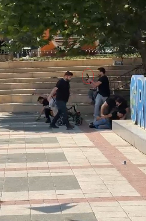 Bursa'da bıçaklı kavga! Sivil polisler havaya ateş açtı, 2 gözaltı - Resim : 2