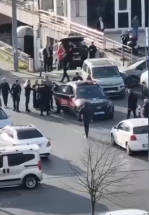 istanbul-buyukcekmecede-adliye-onunde-1037749-307981.jpg