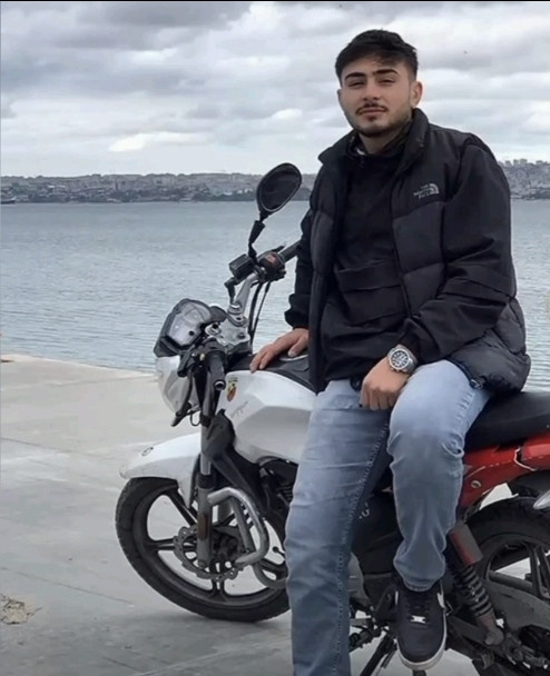 Metrobüste 'yan bakma' cinayeti! Araçtan inip 22 yaşındaki genci öldürdüler - Resim : 1