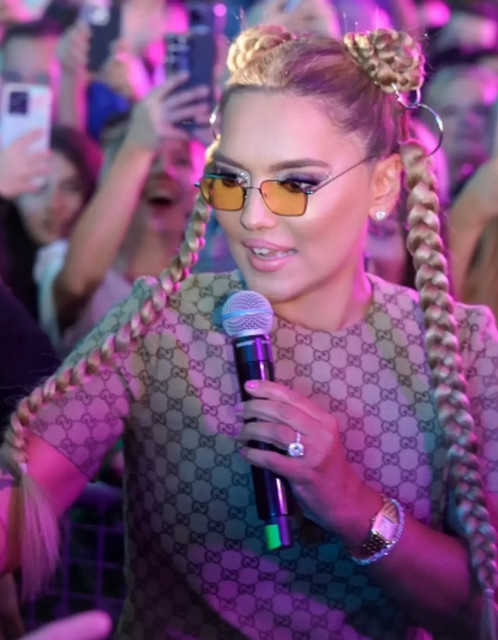 Demet Akalın konserde tacize uğradı! 'Polis yok mu' diye yardım istedi - Resim : 1