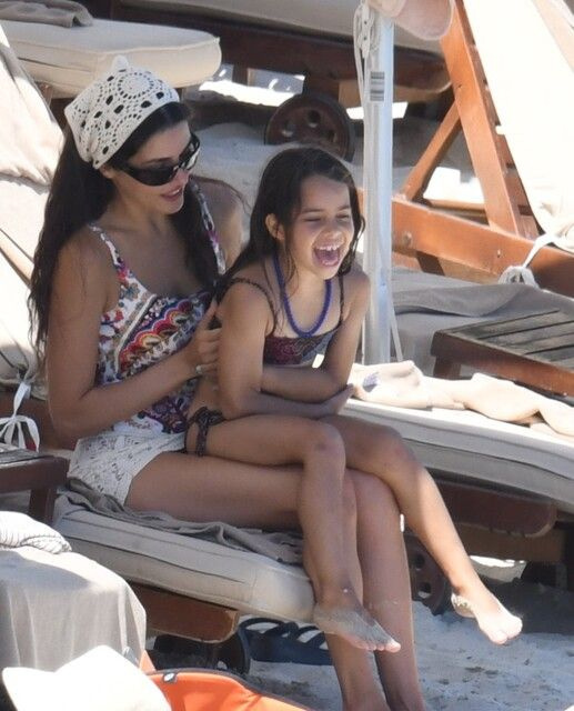 Hande Erçel'in Bodrum tatilinde dikkat çeken kareler! Gözünü bir an olsun ayırmadı - Fotoğraf: 3