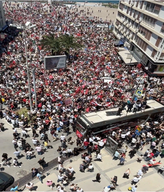 Demokrasinin yeni rengi: “Beyaz gömlek” - Resim : 1
