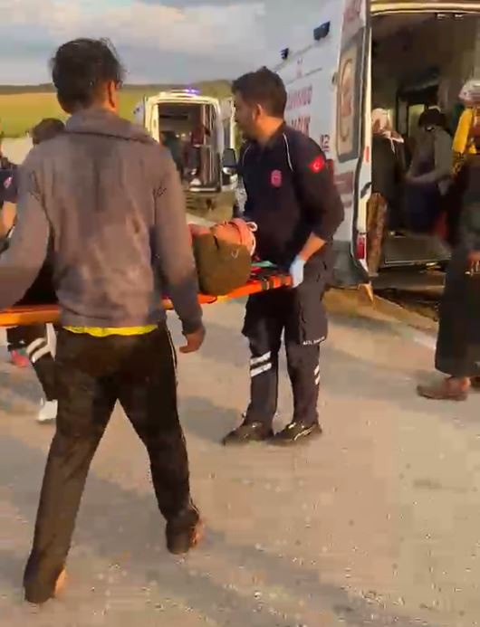 Tarım işçilerini taşıyan minibüs devrildi: 1'i ağır 4 yaralı - Resim : 1