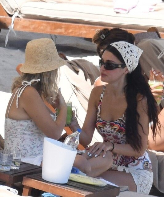 Hande Erçel'in Bodrum tatilinde dikkat çeken kareler! Gözünü bir an olsun ayırmadı - Fotoğraf: 5