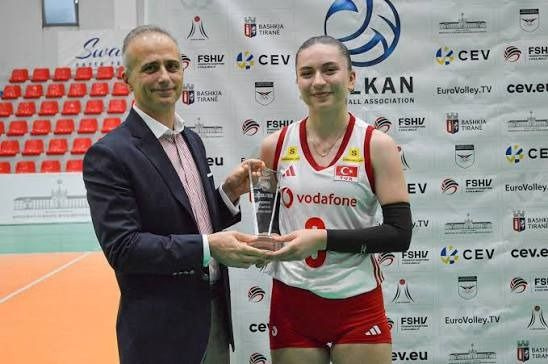 Daha yaşı 16 boyu 1.96: Zehra Güneş'in veliahtının yeni rotası Letonya - Fotoğraf: 12