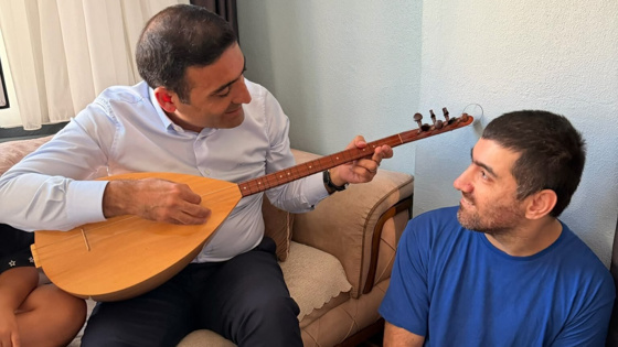 Cezaevindeyken verdiği sözü tuttu: İnan Güney ilk ziyaretini engelli yurttaşa yaptı