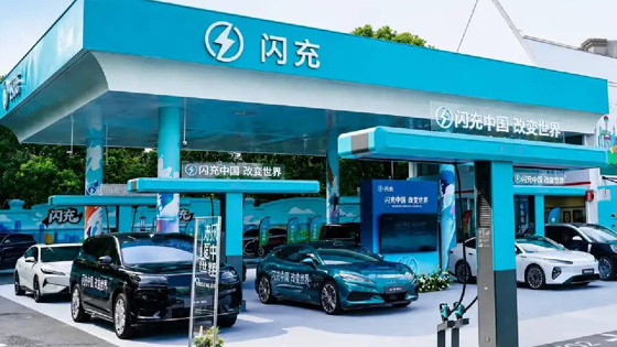 BYD benzin istasyonlarını 5 dakikalık hızlı şarj merkezlerine dönüştüyor