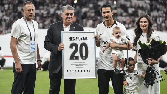 Beşiktaş Necip Uysal'a törenle veda etti