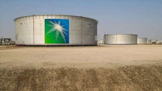 Husiler Suudi Arabistan'da petrol rafinerisini vurdu