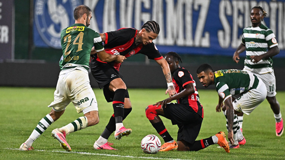 Bursaspor deplasmanda yıkıldı: İlk yenilgisini aldı