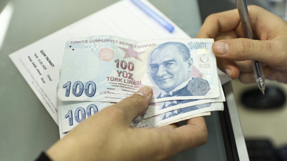 AKP'nin emekli ve asgari ücretlilere bir kereliğine yüksek zam planı