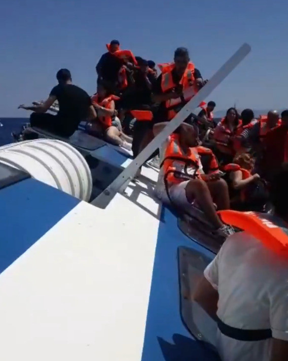 Son Dakika | Mersin'e giden gemi Girne açıklarında battı! İçinde 267 yolcu var - Resim : 2