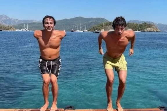 'Elite' yıldızları rotayı Türkiye'ye çevirdi! Ateş başındaki dansları gündem oldu - Fotoğraf: 4
