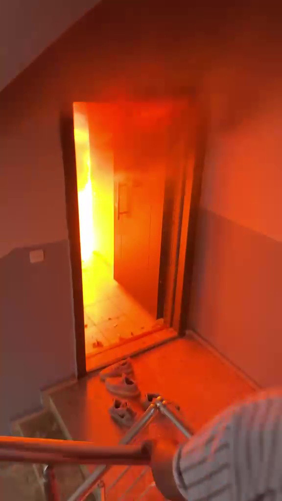 Apartmanda yangın paniği: Ekipler alevler içinde kalanlar için seferber oldu - Resim : 4