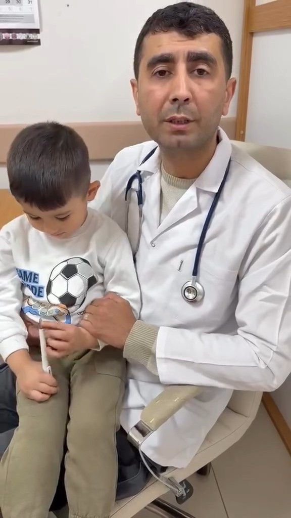 Yüzlerce hastaya şifa olan doktor oğlunu yaşatmak için yardım kampanyası başlattı - Resim : 1