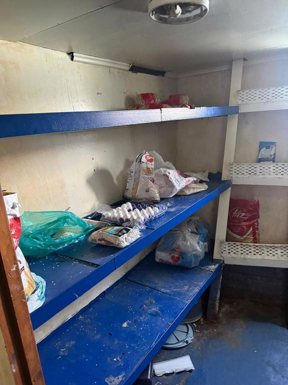 Denizciler Zonguldak Limanı'nda kaderine terk edildi: Güvenlikler acıyıp ekmek veriyor - Resim : 1