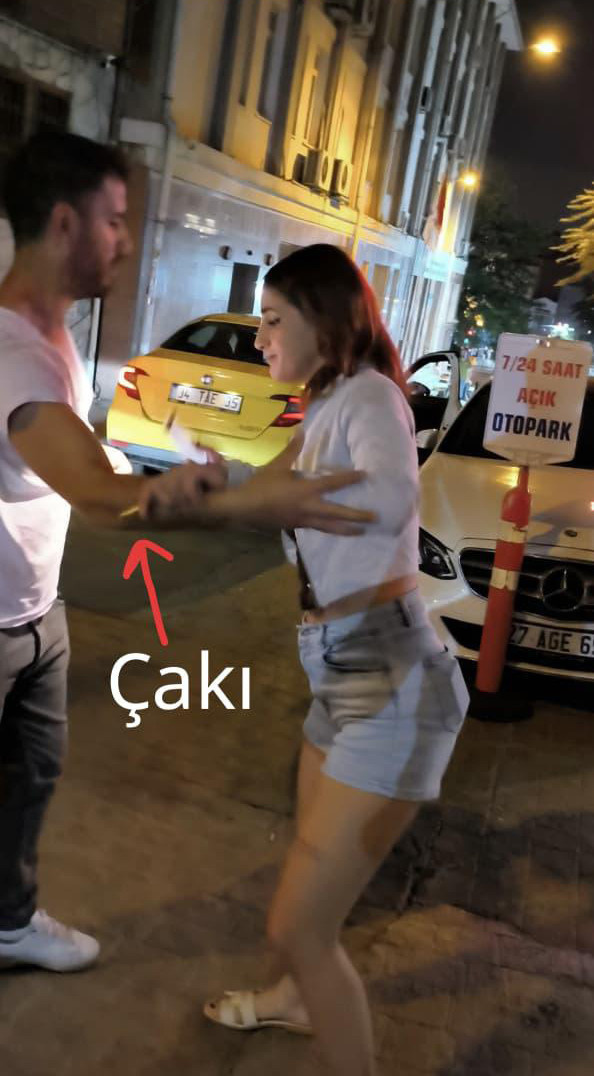 Karaköy'de dayak yiyen Kanadalı turist 'masaj hizmeti' için kadınları çağırmış - Resim : 1