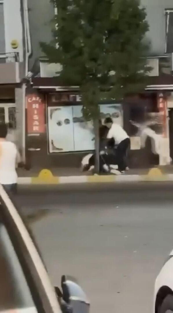 Yedikule'deki kanlı hesaplaşmanın görüntüsü ortaya çıktı! Yere düştü acımasızca öldürdüler - Resim : 1