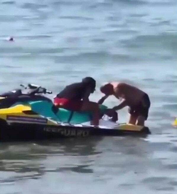 Serinlemek isterken canından oluyordu! Cankurtaranlar son anda kurtardı - Resim : 1