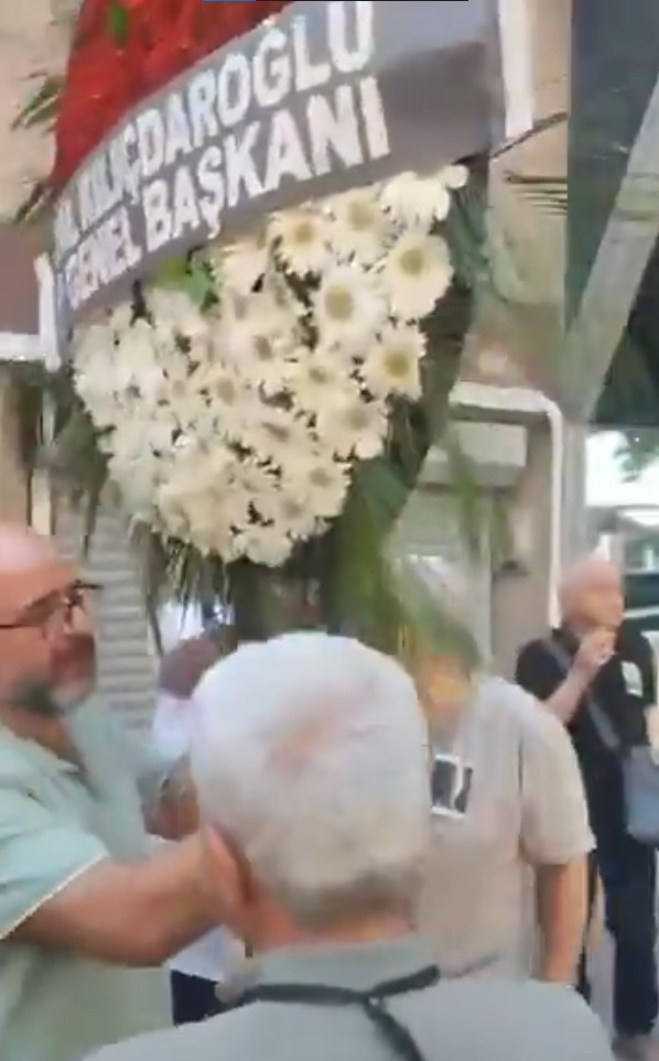 Son dakika | Kılıçdaroğlu'nun çelengi Ahmet Telli'nin cenaze törenine alınmadı! Geri gönderildi - Resim : 2