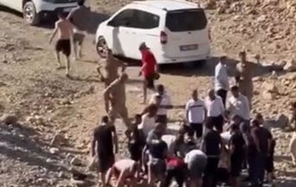 Ailesinin gözü önünde akıntıya kapıldı: 3 çocuk yetim kaldı - Resim : 1