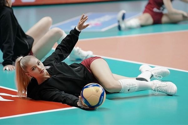 Kim tutar Hilal'i: Daha 24 yaşında bu 10 oldu - Fotoğraf: 5