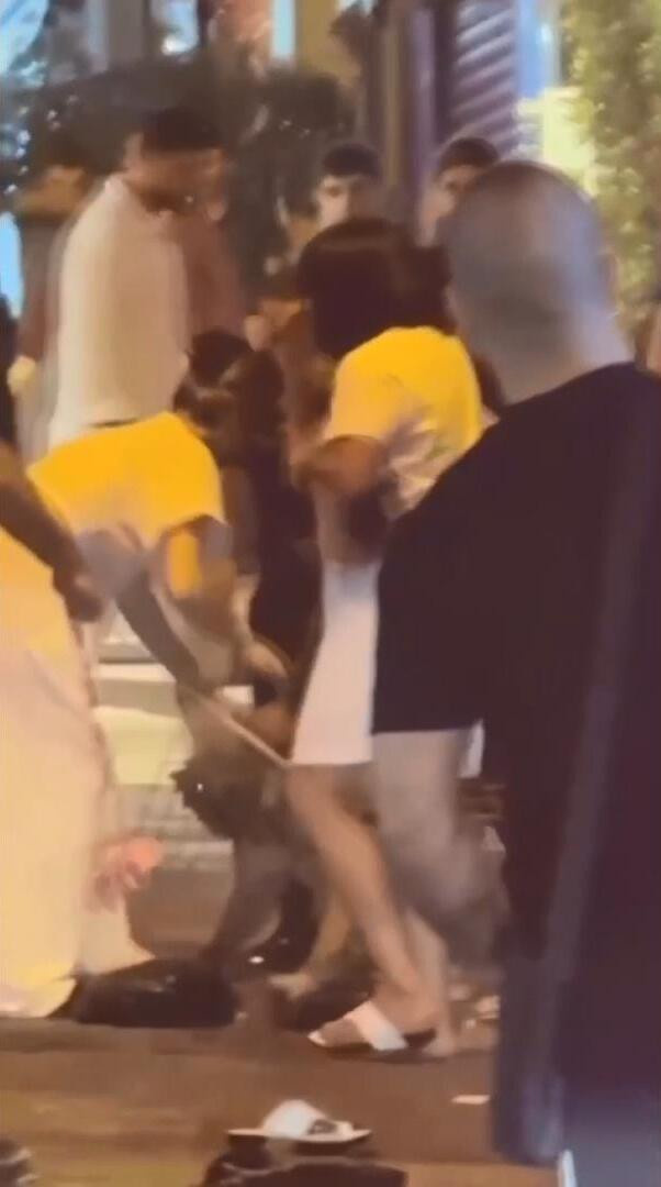 Beyoğlu'ndaki "Pitbull'unu tut" kavgasının görüntüleri ortaya çıktı! Birden fırlayıp zavallı köpeğe saldırdı - Resim : 10