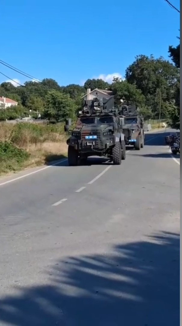 Bu olay İstanbul'da yaşandı: Uzun namlulu silahla kendini eve kilitledi! Devreye zırhlı araçlar girdi - Resim : 4