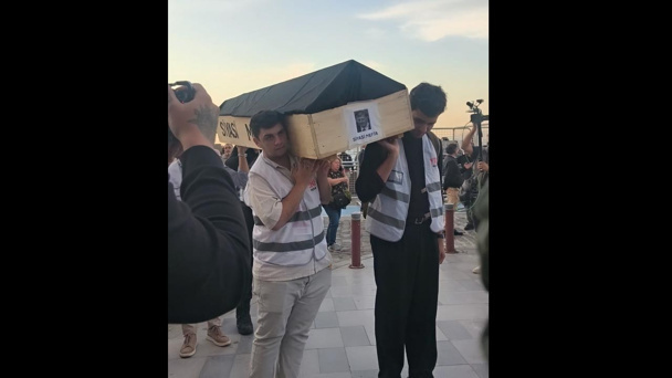 İzmir'de 'Hain Cemil' sesleri: Polisten yürüyüşe engelleme - Resim : 5