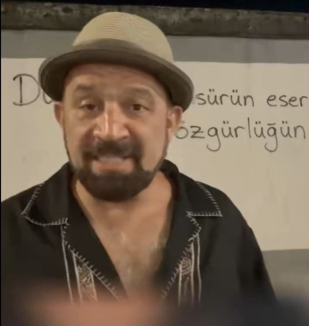 Şevket Çoruh'tan ses getirecek Deniz Göktaş hareketi: Sansür ve özgürlüğü duvara yazdı - Resim : 1