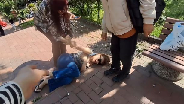Sevda Demirel yürürken ayağını kırdı! Korku dolu anları saniye saniye kamerada - Resim : 1