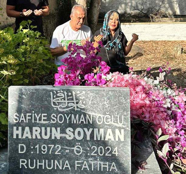 Safiye Soyman oğlunun mezarında ağlayarak anlattı! 'Gözyaşlarım gece gündüz hiç durmuyor' - Resim : 4