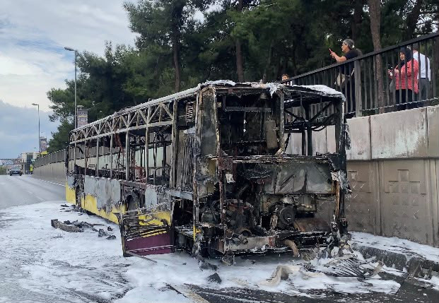 Son dakika | D-100'de İETT otobüsünde yangın! - Resim : 4