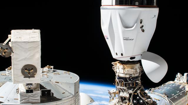 Uzayda mahsur kaldılar: Astronotlar uzay kıyafetlerini giyip kapsüle sığındı - Resim : 3