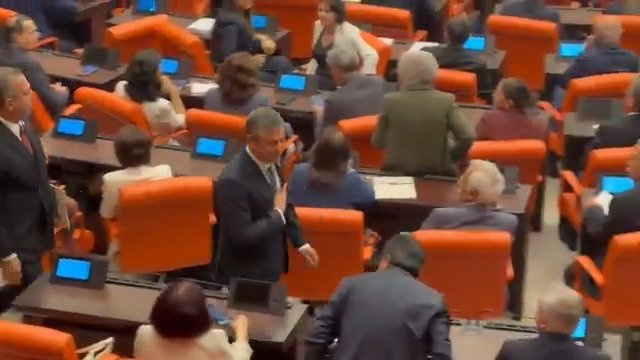 ÖZGÜR ÖZEL GENEL KURUL'DA