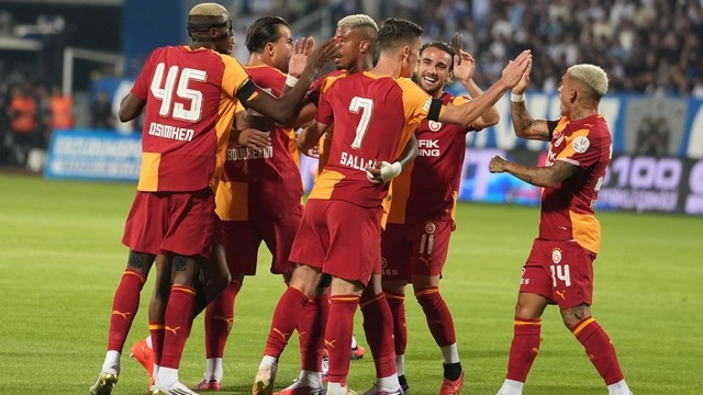 Galatasaray'da flaş karar: Kaptanlığı alınacak yollar ayrılacak! - Fotoğraf: 15