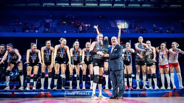 39 yaşındaki Eda Erdem imzayı attı: Yeni anlaşmasını resmen duyurdular video da koydular! - Fotoğraf: 5