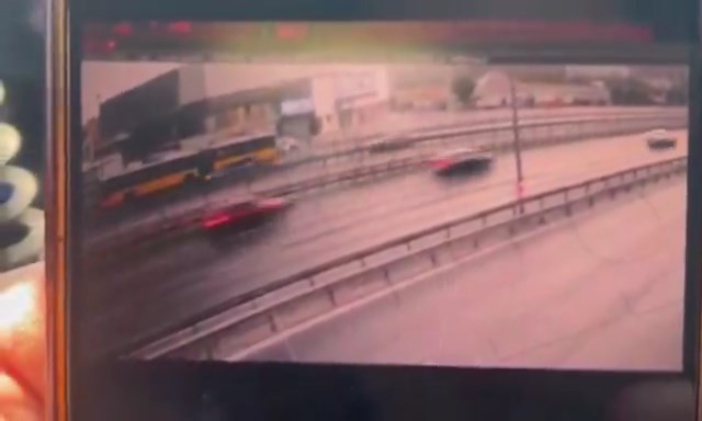 Üç kişi feci şekilde can vermişti: Otomobilin İETT'ye son sürat çarptığı anlar ortaya çıktı - Resim : 1