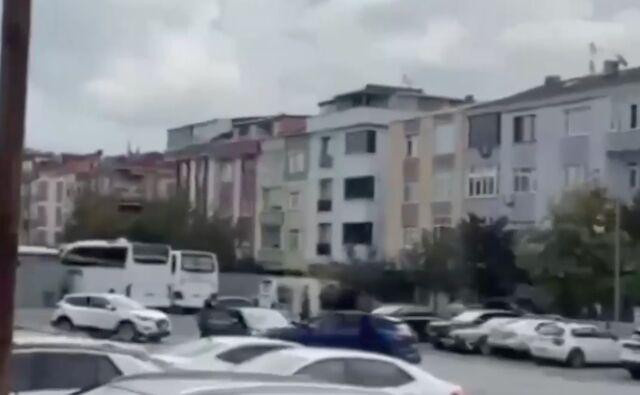 İstanbul'da güpegündüz yol keserek 46 milyonluk altını gasbettiler! Çaldıkları paralarla poz vermişler - Resim : 2