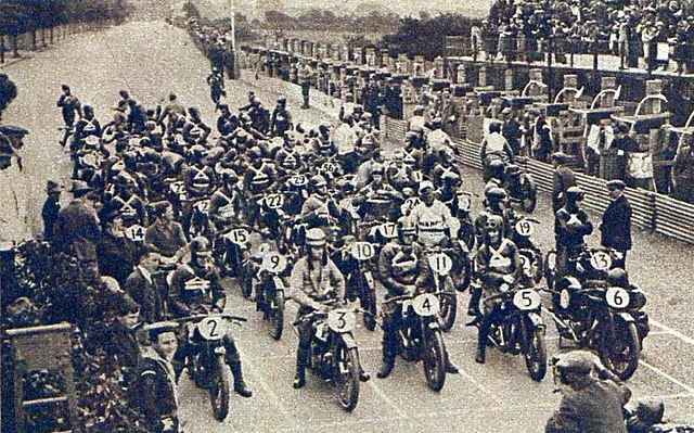 640px-depart-du-tourist-trophy-de-lile-de-man-en-1926.jpg