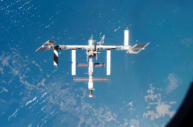 Uzayda mahsur kaldılar: Astronotlar uzay kıyafetlerini giyip kapsüle sığındı - Resim : 2