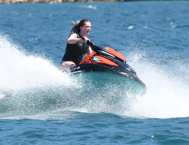 Yasemin Kay Allen soluğu orada aldı! Önce deniz uçağı sonra jet-ski - Fotoğraf: 6
