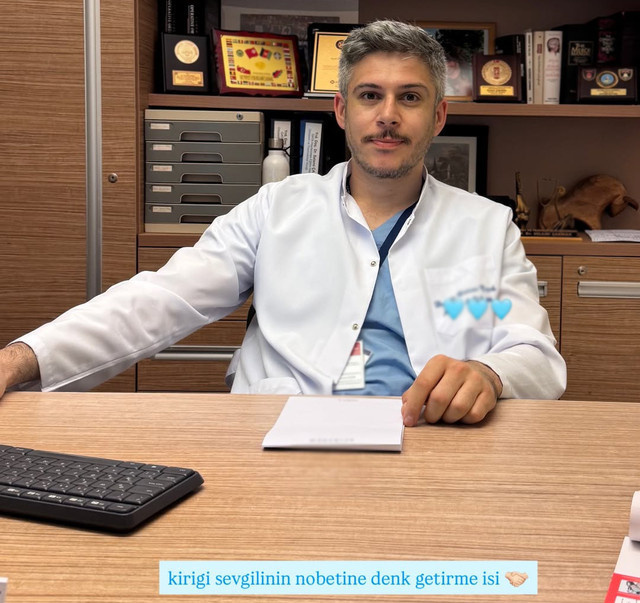 Ünlü oyuncunun Bodrum tatili kötü bitti! İskeleden atladı soluğu hastanede aldı - Resim : 3