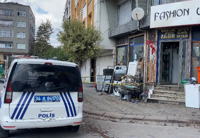 Zeytinburnu'nda kahreden olay! Temizlik yaparken 5'inci kattan düşen kadın öldü - Resim : 1