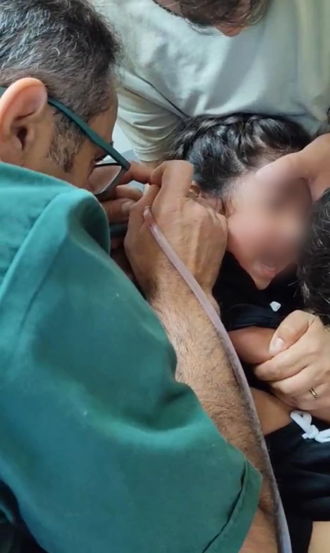 5 yaşındaki çocuğun kulağından kene çıkarıldı: 1 aydır canlı canlı duruyormuş - Resim : 1